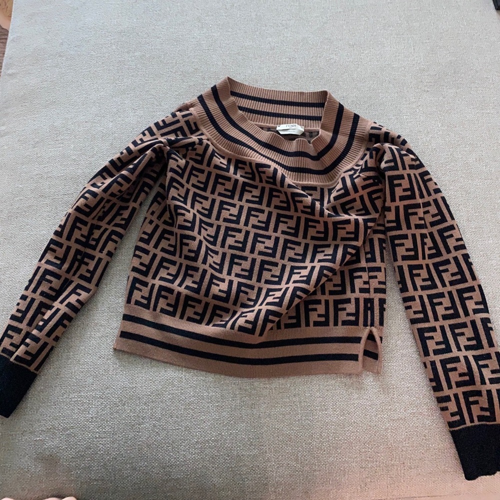 Fendi logo top small